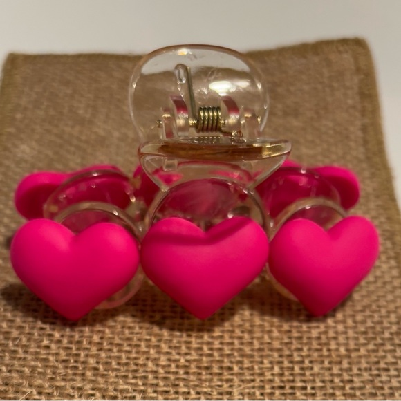 NWT Pink Heart Hair Clip string hold - Picture 2 of 11
